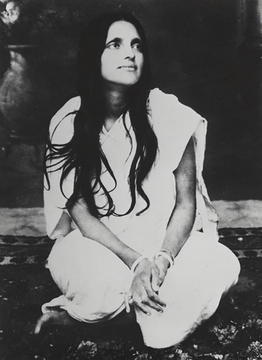 Photograph of Indian spiritual leader, Anandamayi (bMS 556/11)